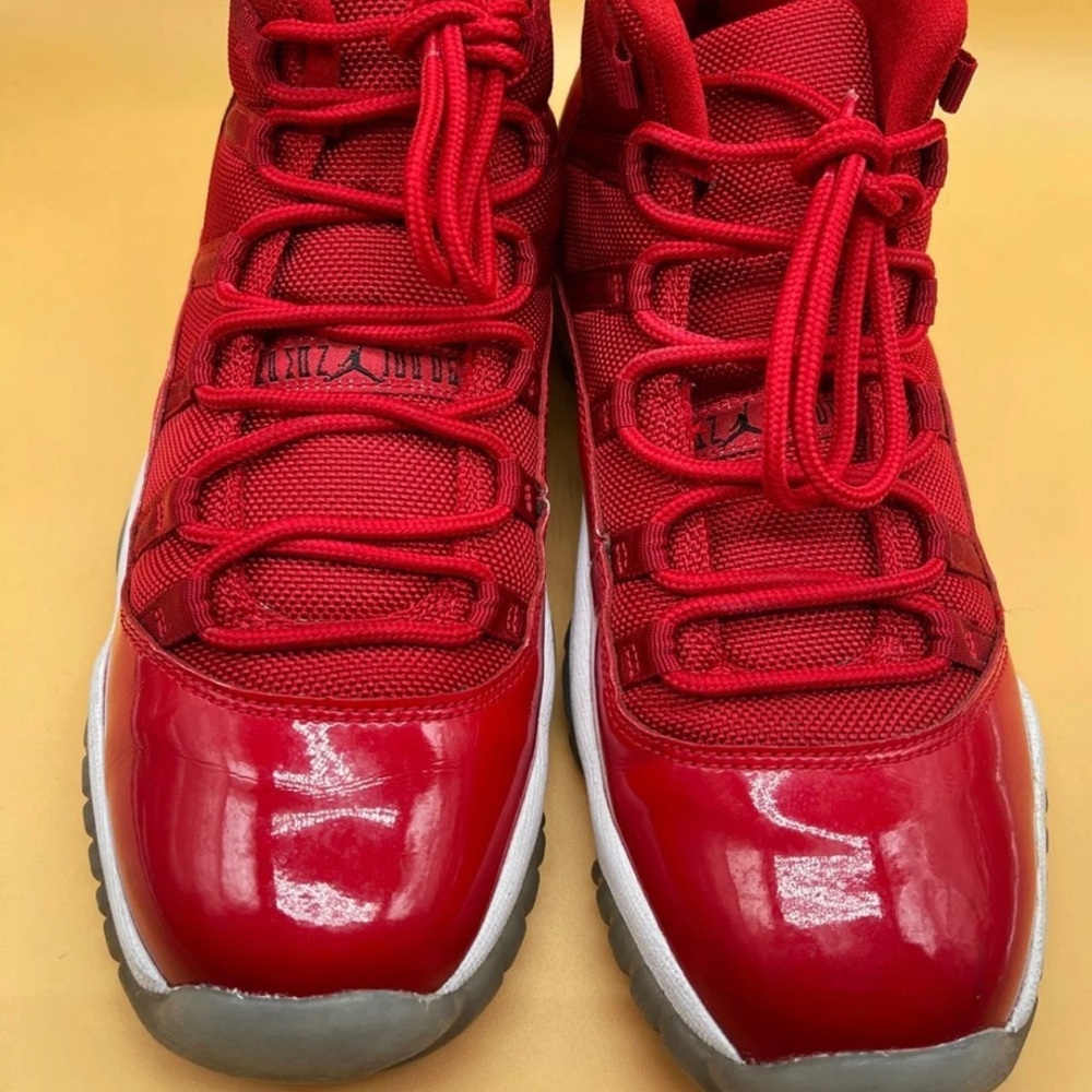 Jordan 11 - Picture 2 of 4